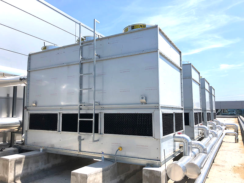 Closed countercurrent cooling tower