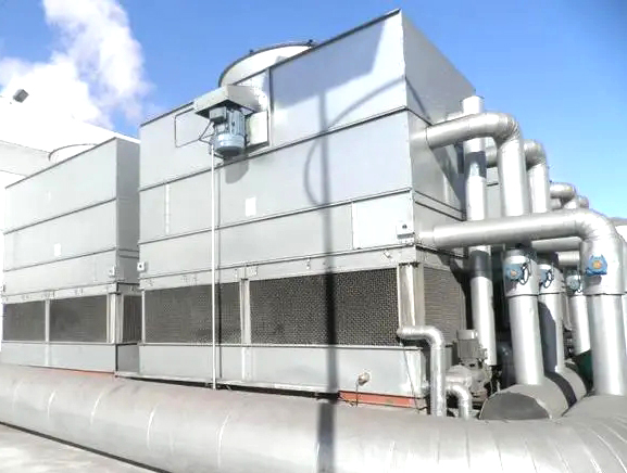 Closed countercurrent cooling tower